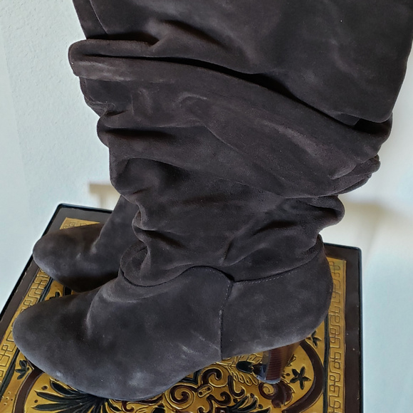 Nine West Chocolate Brown Lux Suede boots Size 8.5 EUC - Picture 5 of 8